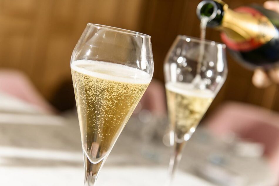 28-50 Champagne Glasses Pouring